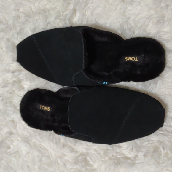 Toms Shoes - Black Leather and  Faux Fur Slip On Mules size 7.5 Like New